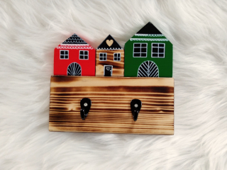 Dřevěný věšáček vesnička - rustikální zeleno červené domečky - 20 cm 2 háčky