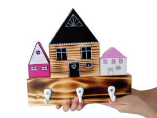 Dřevěný věšáček pro holčičku růžový , vesnička, domky , 26 cm 3 háčky